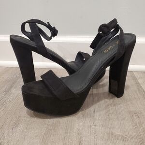NEW Chase and Chloe Addy Black Faux Suede Heels